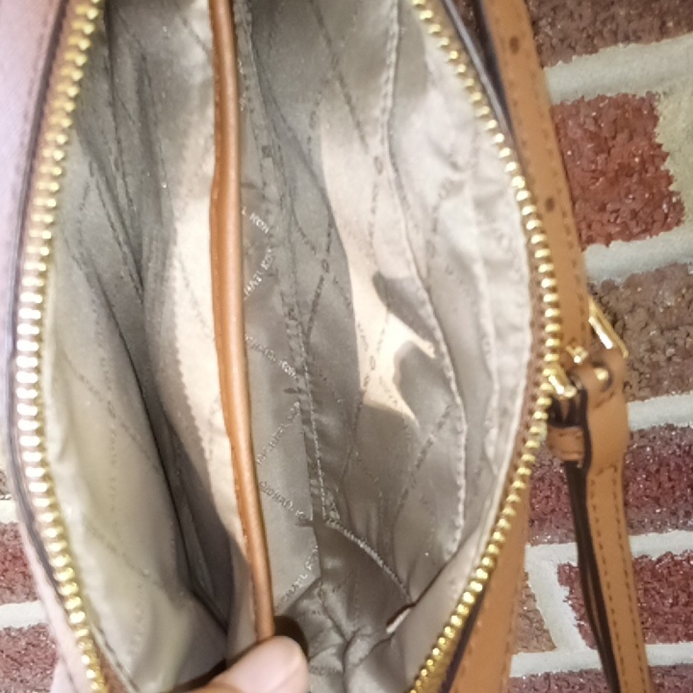 MK Jetset  Crossbody Bag New No Tags 10" X 7" Gold Chain - Picture 6 of 10